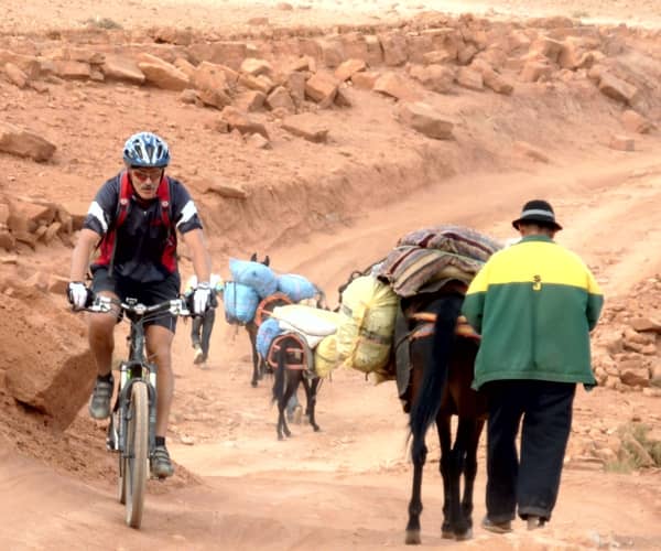 VTT Maroc piste dans le desert d'Ait Youl