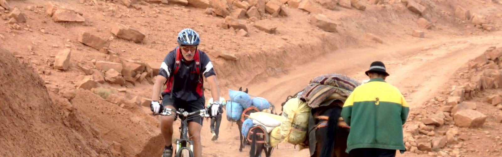 VTT Maroc piste dans le desert d'Ait Youl