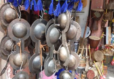 Bazar dans le souk de Marrakech